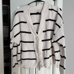 Universal Threads Button Up Cardigan Cropped Length